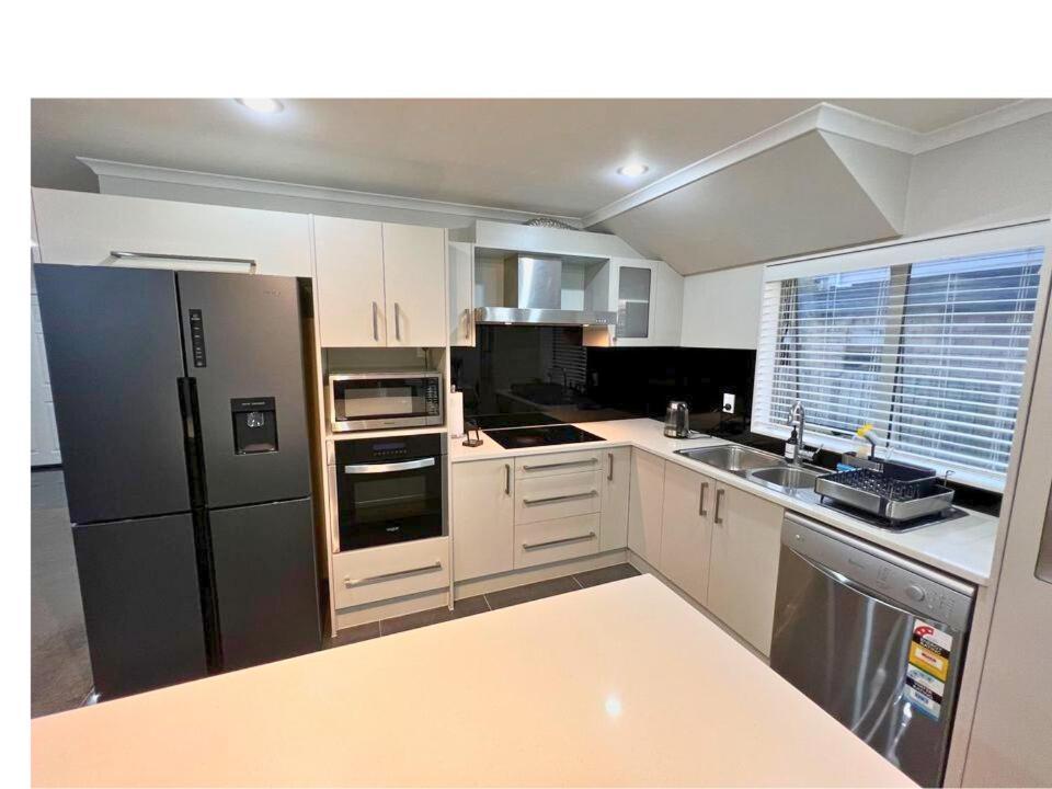 Bright&Cozy Room - Homestay Style - On Street Parking Only أوكلاند المظهر الخارجي الصورة